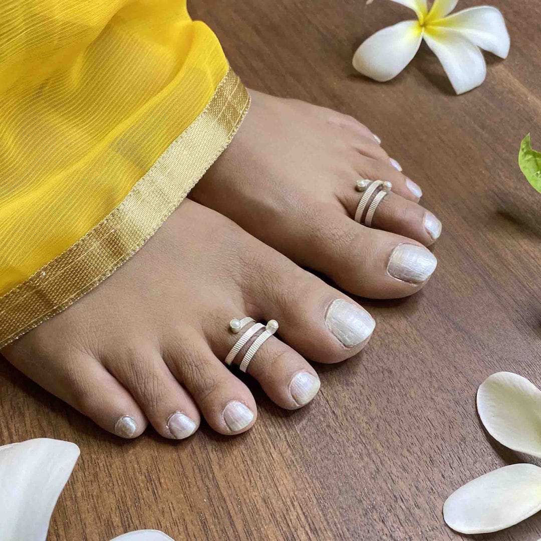 why indian womens wear toe ring to legs